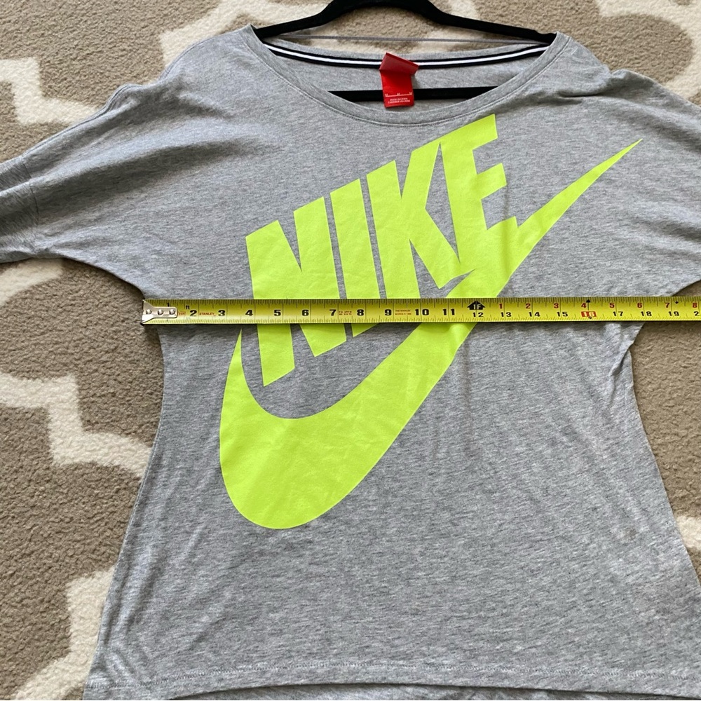 Nike T Shirt Women's M Long Sleeve Gray Regular Fit Boat Neck Polyester Blend - Picture 8 of 9